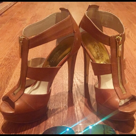 Tan leather Michael Kors strap platform heals - Picture 7 of 7